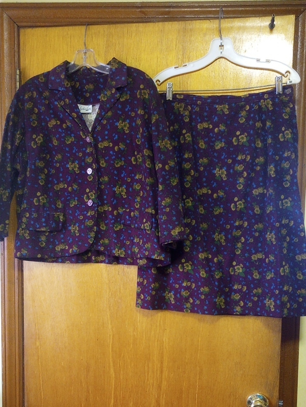 Quaker Lady Vtg Retro Burgundy Floral Blazer & Skirt Set. Blue Green Gold Brown